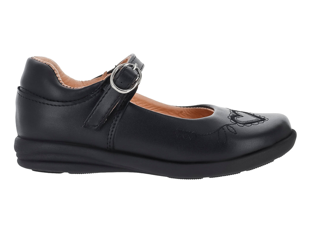 Zapato infantil negro estilo Mary Jane con correa, hebilla plateada y detalle bordado de corazón en la punta.