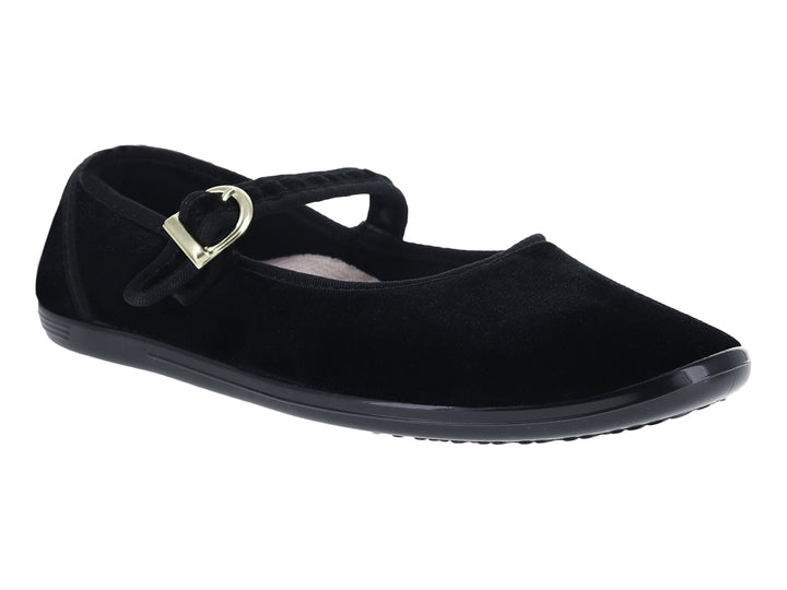 Zapato plano negro de terciopelo con hebilla dorada.