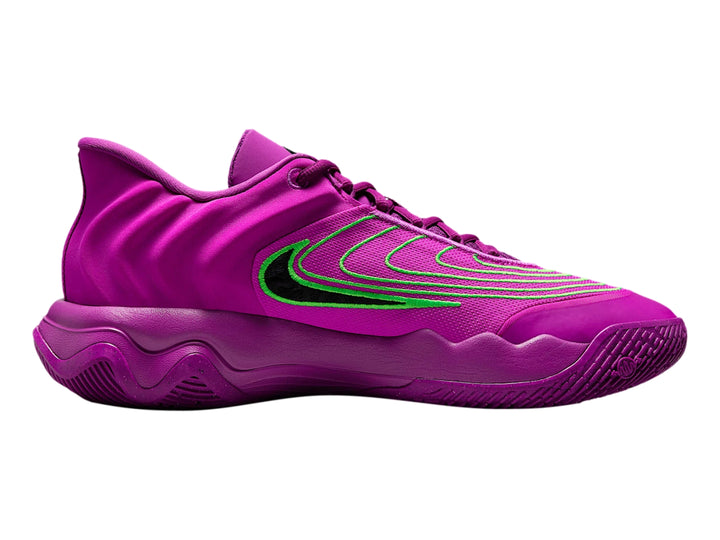 Tenis de baloncesto Nike Giannis Immortality 4 en color morado con detalles en verde y negro.