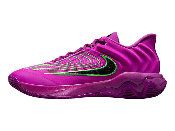 Tenis de baloncesto Nike Giannis Immortality 4 en color morado con detalles en verde y negro.