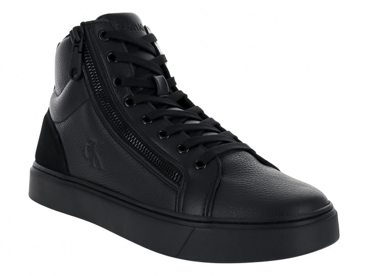 Tenis botín Calvin Klein de cuero negro con cordones y cierre lateral.