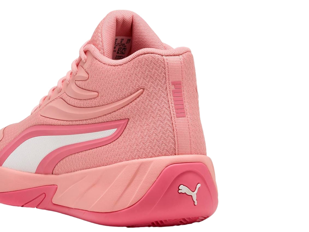 Tenis de baloncesto PUMA Court Pro en color rosa intenso con diseño moderno y suela a juego.