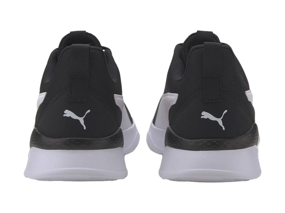 Tenis PUMA Anzarun Lite en color negro con franja lateral y suela en blanco.