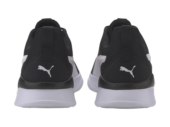 Tenis PUMA Anzarun Lite en color negro con franja lateral y suela en blanco.