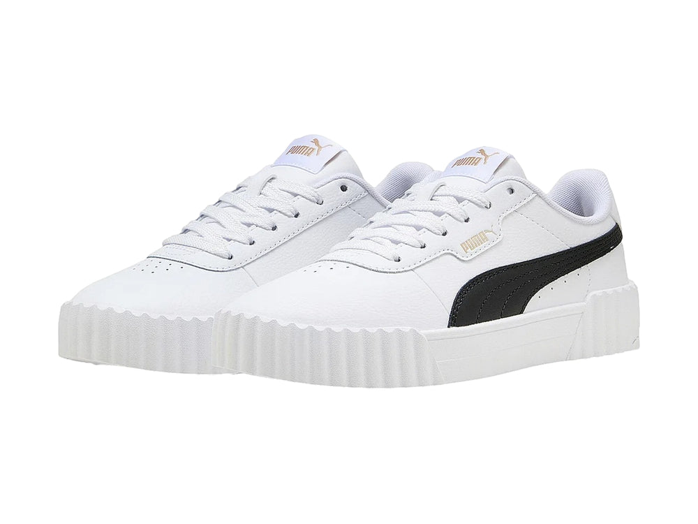 Tenis PUMA Carina 3.0 en color blanco con franja lateral negra y suela de plataforma blanca.