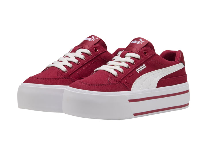 Tenis PUMA Court Classic Vulc FS Platform en color rojo oscuro con suela blanca de plataforma alta.