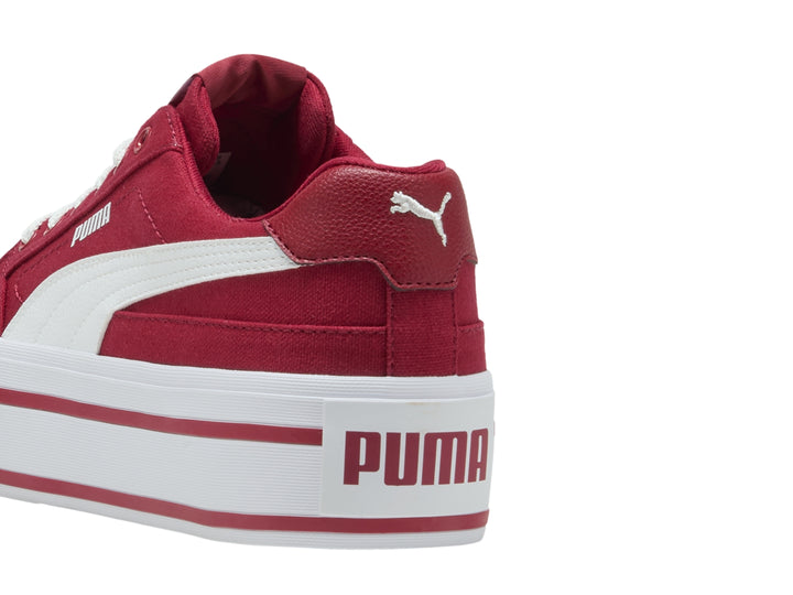 Tenis PUMA Court Classic Vulc FS Platform en color rojo oscuro con suela blanca de plataforma alta.