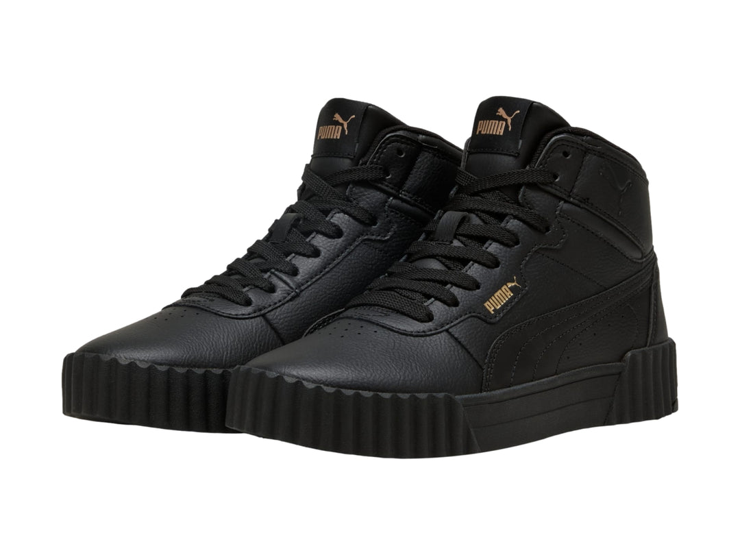 Tenis PUMA Carina 3.0 Mid en color negro con suela de plataforma y diseño de bota.