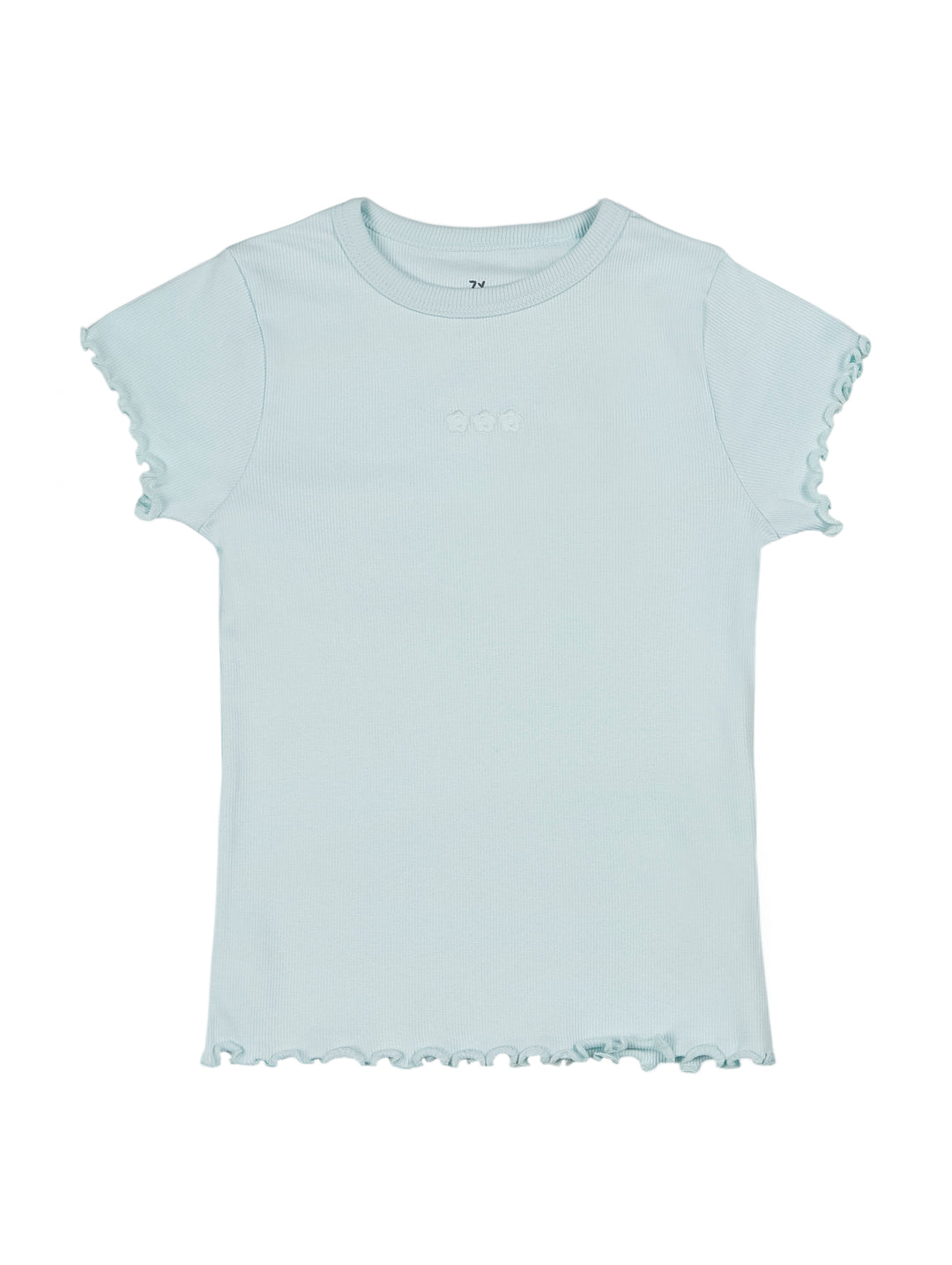 Blusa azul claro para niña con mangas cortas y bordes ondulados en mangas y ruedo.