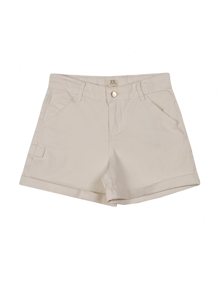 Shorts blancos para niña de la marca Zippy, estilo casual con bolsillos laterales.