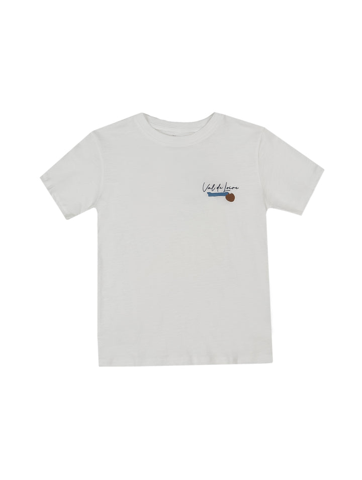 Playera blanca de manga corta para niño o niña con un pequeño detalle bordado en el pecho.