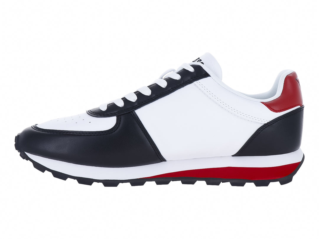 Tenis Guess en colores blanco, negro y rojo con logotipo lateral y suela blanca y roja.