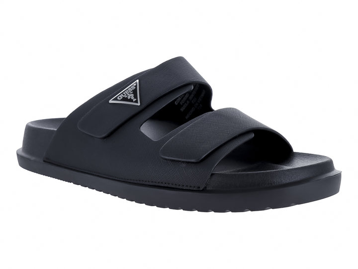 Sandalia deslizable color negro de la marca GUESS con dos correas superiores y suela plana.