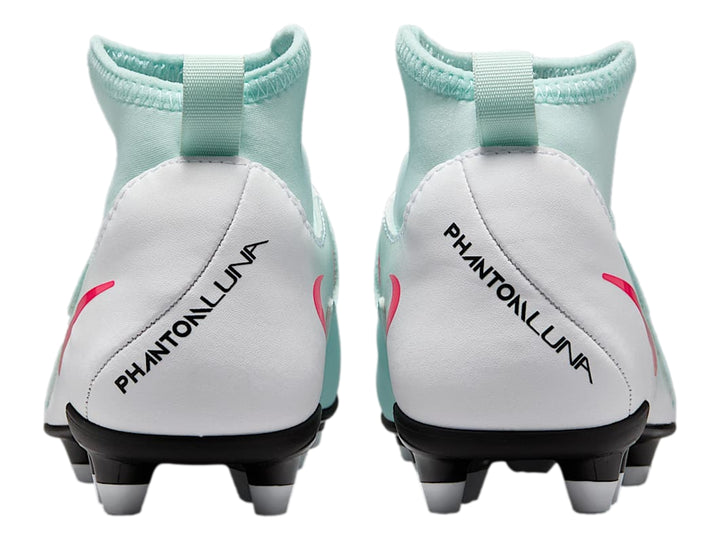 Calzado de fútbol Nike Phantom Luna en color menta y blanco con detalles en rojo y suela negra con tacos.