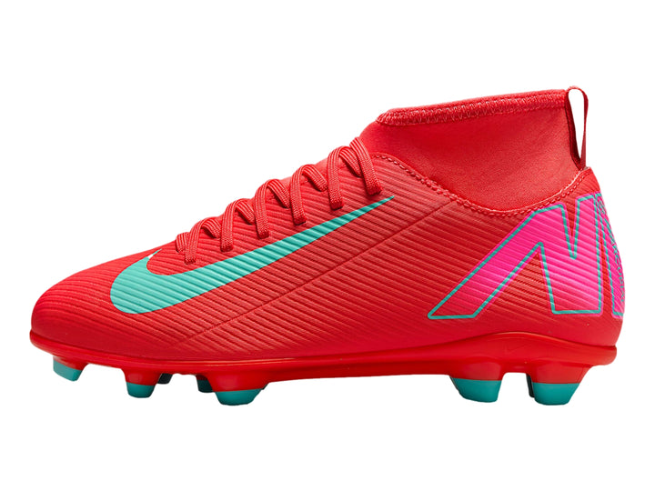 Zapato de fútbol Nike Superfly en color rojo Ember Glow con detalles en verde Aurora Green y tacos FG/MG.