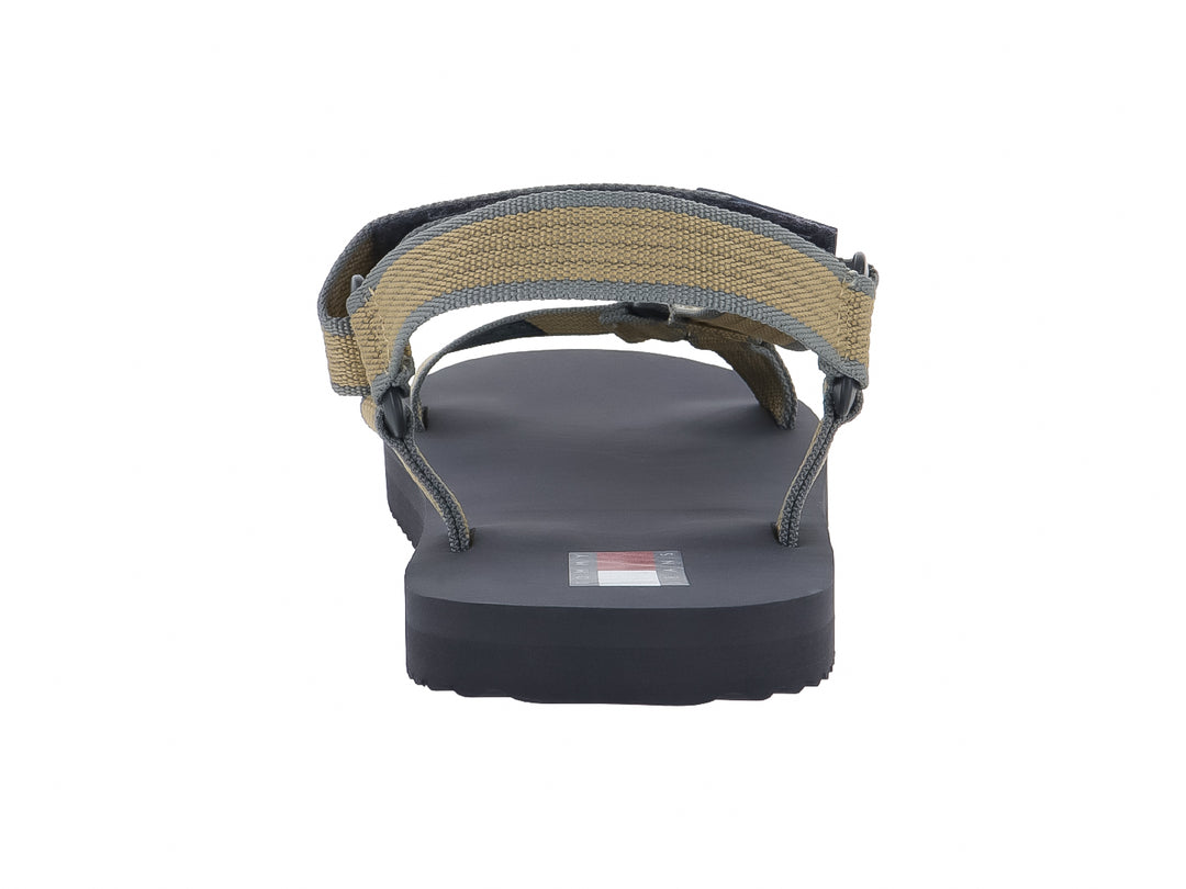 Sandalias Tommy Hilfiger con tiras color café y suela negra.