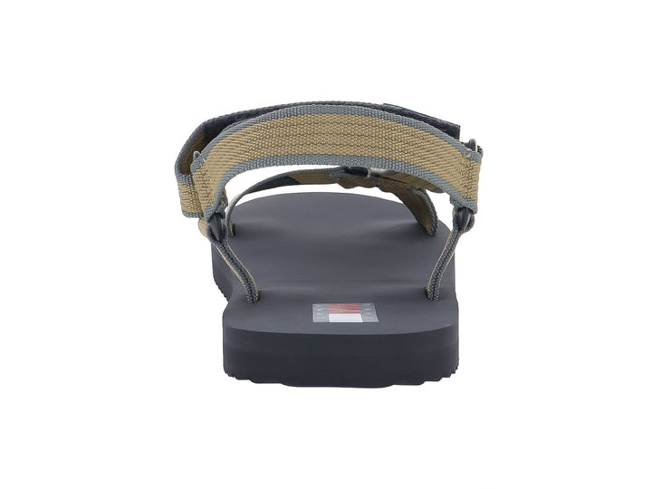 Sandalias Tommy Hilfiger con tiras color café y suela negra.