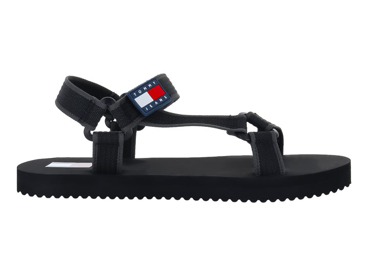 Sandalia negra Tommy Hilfiger con correas ajustables y suela dentada.