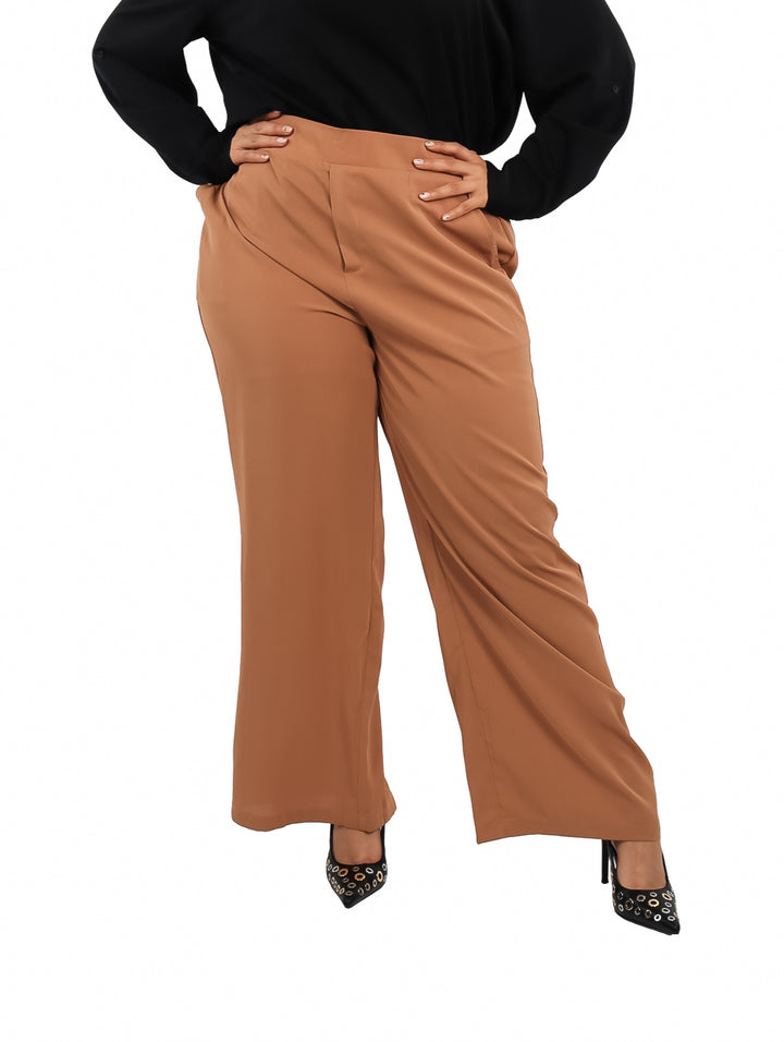 Pantalón ancho color café affogato de talle alto para mujer.