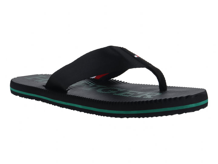 Sandalias Tommy Hilfiger color negro con detalle en la suela color verde y textura estriada.