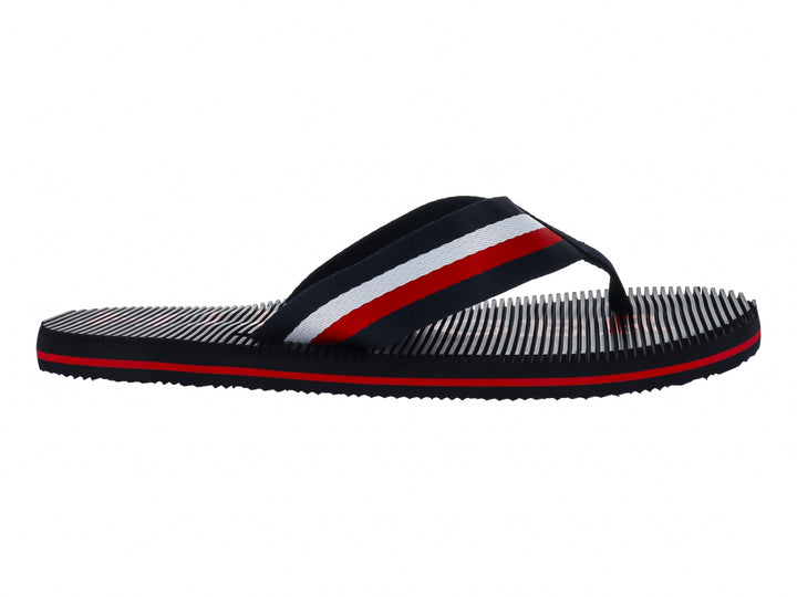 Sandalias Tommy Hilfiger azul marino con franjas rojas y blancas en la correa y la suela.