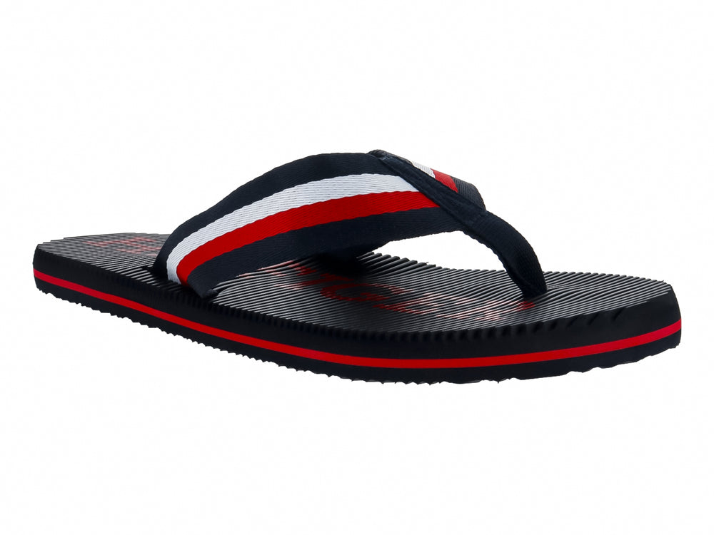 Sandalias Tommy Hilfiger azul marino con franjas rojas y blancas en la correa y la suela.