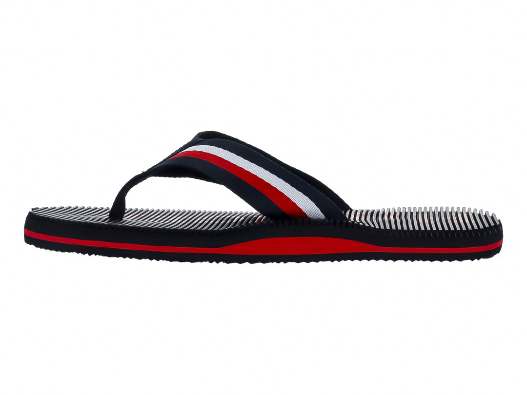 Sandalias Tommy Hilfiger azul marino con franjas rojas y blancas en la correa y la suela.