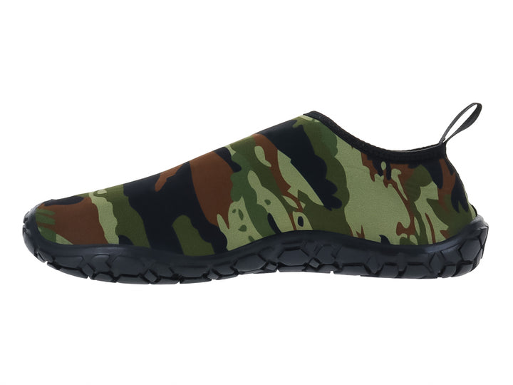 Zapato acuático Splash Pro con estampado de camuflaje verde, marrón y negro con suela negra.