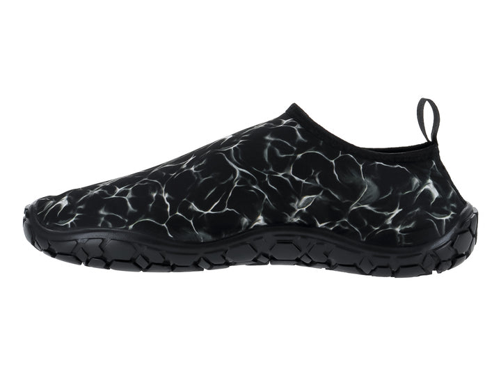 Zapato acuático Splash Pro negro con diseño de camuflaje blanco y suela antideslizante.