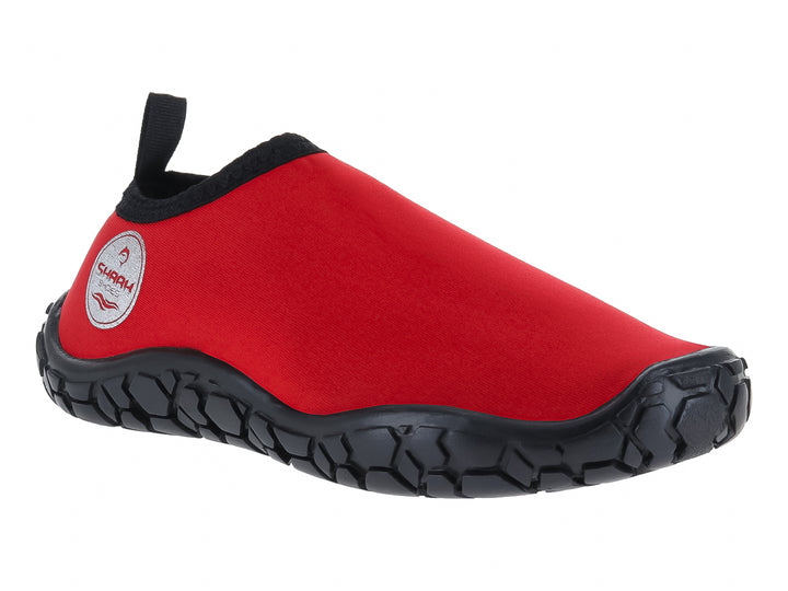 Zapato acuático Splash Pro de color rojo con suela negra y tirador posterior.
