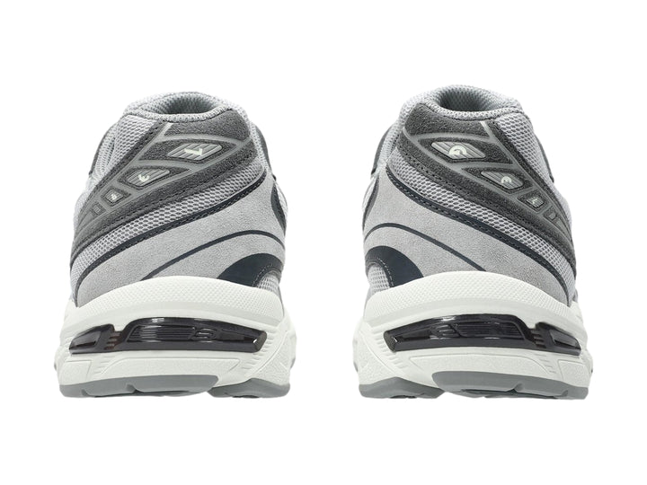 Tenis deportivos ASICS GEL-1130 en color gris cemento con detalles en blanco y suela blanca.