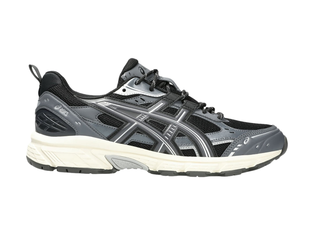 Tenis deportivos ASICS Gel-Nunobiki en colores negro y gris con suela color blanco hueso.