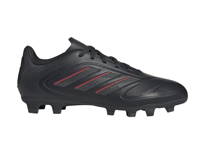 Zapato de fútbol Adidas Copa Pure 3 en color negro con detalles en rojo y suela de tacos para campo natural.