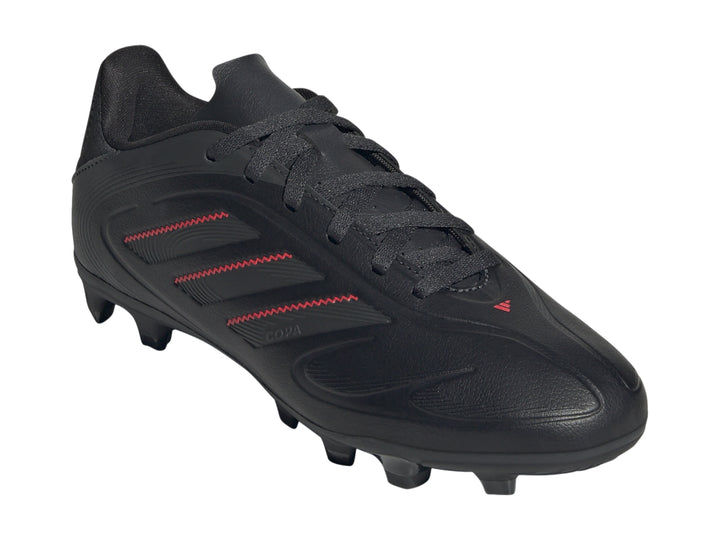 Zapato de fútbol Adidas Copa Pure 3 en color negro con detalles en rojo y suela de tacos para campo natural.