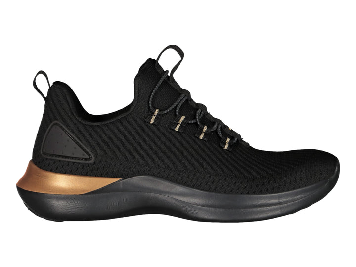 Tenis deportivos color negro con acento dorado en el talón y detalles en las agujetas.