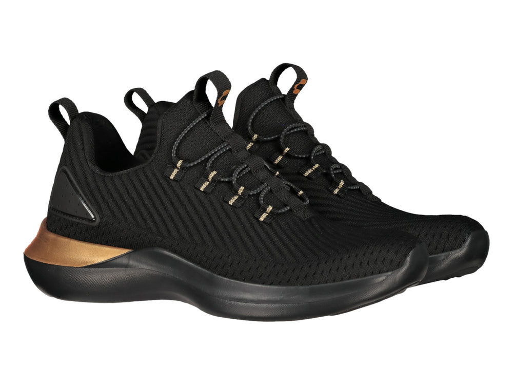 Tenis deportivos color negro con acento dorado en el talón y detalles en las agujetas.