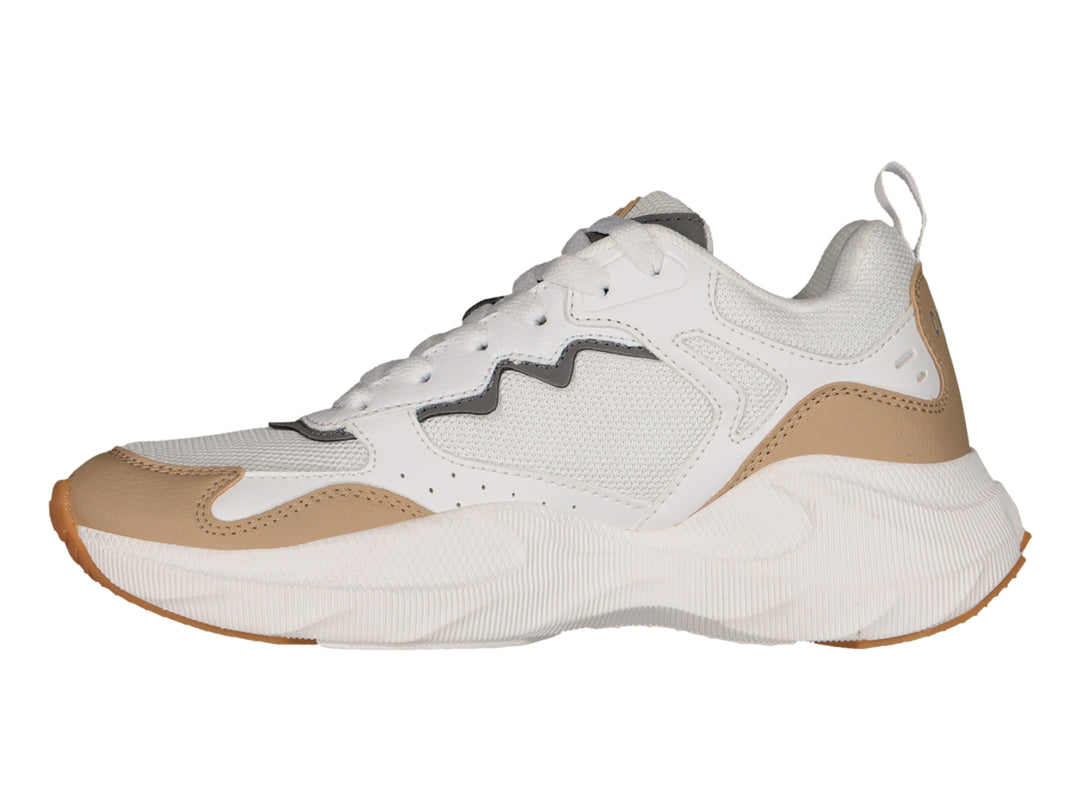 Tenis deportivos Charly color blanco con detalles en beige y gris, diseño de suela gruesa.
