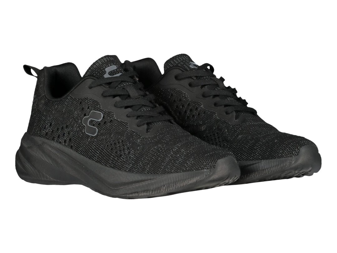 Tenis deportivos Charly en color negro con tejido transpirable y suela cómoda.