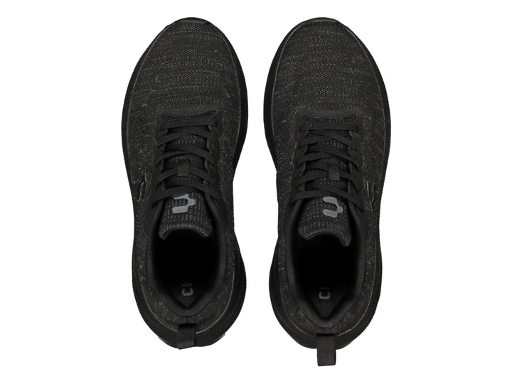 Tenis deportivos Charly en color negro con tejido transpirable y suela cómoda.