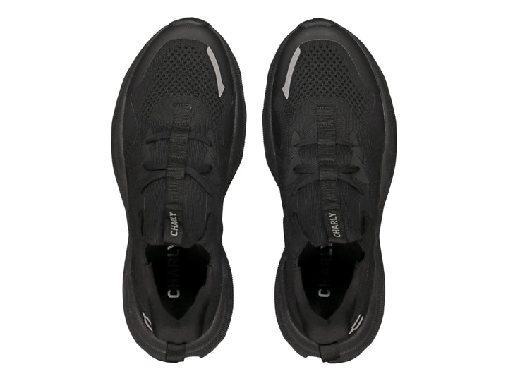 Tenis deportivos Charly color negro total con diseño moderno y suela robusta.