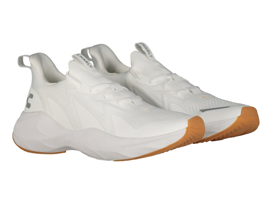 Tenis deportivos Charly color blanco con suela color café y detalles en relieve.
