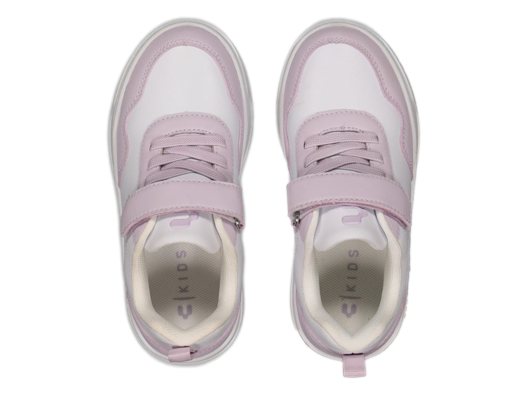Tenis deportivos infantiles marca Charly en color blanco con detalles en rosa, cierre de velcro y agujetas.