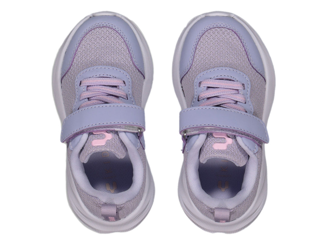 Tenis deportivos color lila para niña con cierre de velcro y suela blanca, marca Charly.