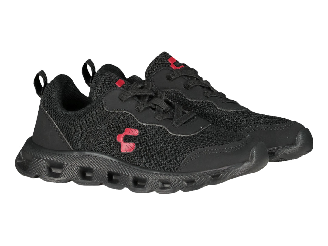 Zapato deportivo Charly para niño en color negro con detalles rojos y suela robusta.