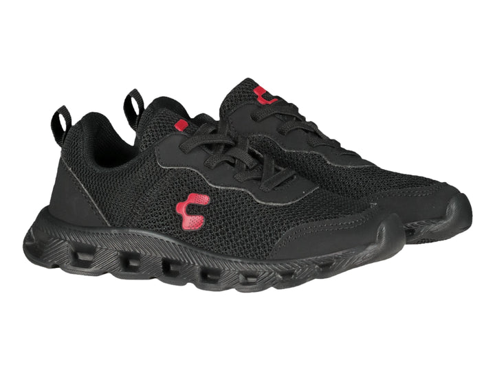 Zapato deportivo Charly para niño en color negro con detalles rojos y suela robusta.