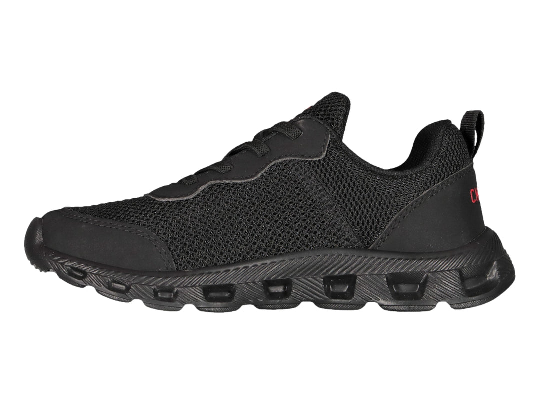 Zapato deportivo Charly para niño en color negro con detalles rojos y suela robusta.