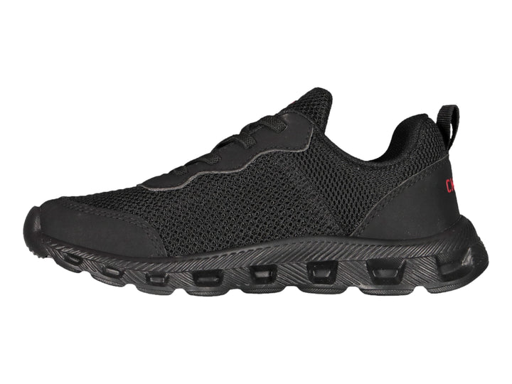Zapato deportivo Charly para niño en color negro con detalles rojos y suela robusta.