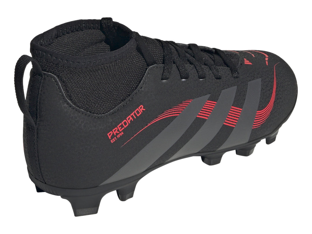 Zapato de fútbol Adidas Predator color negro con franjas grises y detalles en rojo, diseño con cuello tipo calcetín.