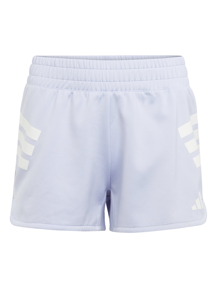 Shorts deportivos Adidas color violeta claro para mujer con franjas blancas laterales.