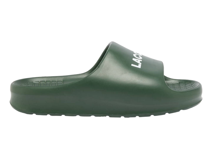Sandalia Lacoste Serve Slide 2.0 en color verde oscuro para hombre.